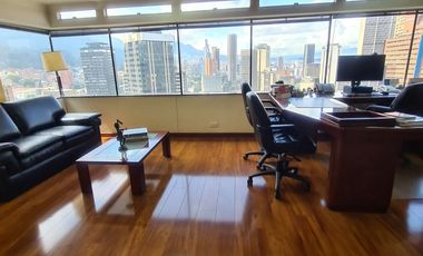 ARRIENDO VENDO OFICINA AMOBLADA PISO 22 CENTRO INTERNACIONAL DE 440 M2