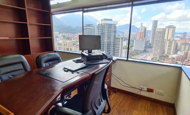 ARRIENDO VENDO OFICINA AMOBLADA PISO 22 CENTRO INTERNACIONAL DE 440 M2