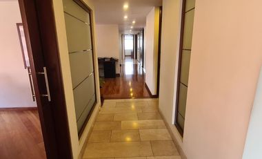 ARRIENDO VENDO OFICINA AMOBLADA PISO 22 CENTRO INTERNACIONAL DE 440 M2