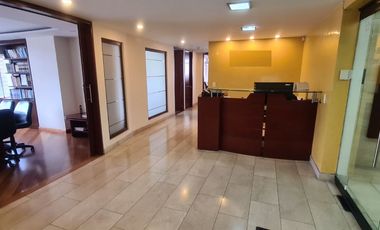 ARRIENDO VENDO OFICINA AMOBLADA PISO 22 CENTRO INTERNACIONAL DE 440 M2