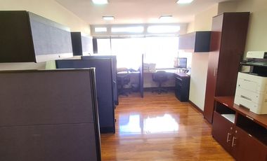 ARRIENDO VENDO OFICINA AMOBLADA PISO 22 CENTRO INTERNACIONAL DE 440 M2