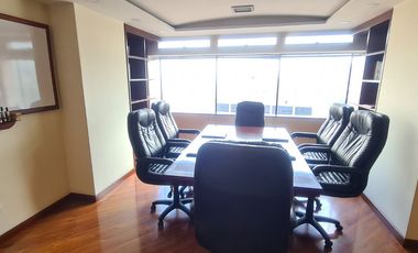 ARRIENDO VENDO OFICINA AMOBLADA PISO 22 CENTRO INTERNACIONAL DE 440 M2