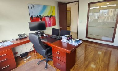 ARRIENDO VENDO OFICINA AMOBLADA PISO 22 CENTRO INTERNACIONAL DE 440 M2