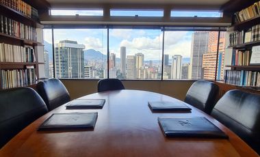 ARRIENDO VENDO OFICINA AMOBLADA PISO 22 CENTRO INTERNACIONAL DE 440 M2