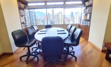 ARRIENDO VENDO OFICINA AMOBLADA PISO 22 CENTRO INTERNACIONAL DE 440 M2