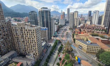 ARRIENDO VENDO OFICINA AMOBLADA PISO 22 CENTRO INTERNACIONAL DE 440 M2