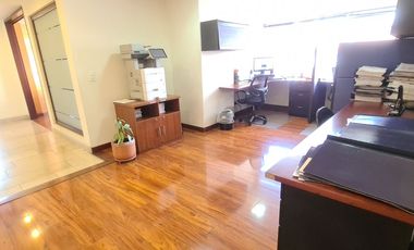 ARRIENDO VENDO OFICINA AMOBLADA PISO 22 CENTRO INTERNACIONAL DE 440 M2