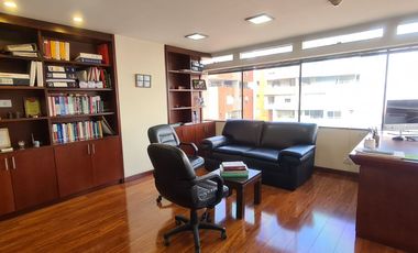 ARRIENDO VENDO OFICINA AMOBLADA PISO 22 CENTRO INTERNACIONAL DE 440 M2