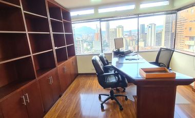 ARRIENDO VENDO OFICINA AMOBLADA PISO 22 CENTRO INTERNACIONAL DE 440 M2