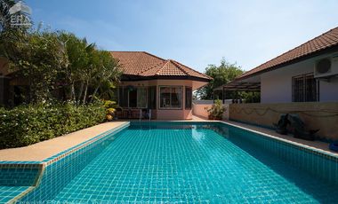 Close to everything and private pool in Ban Chang