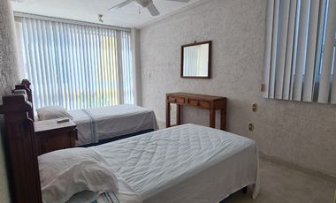 Ofrezco en VENTA, Villa de 3 Niveles. AMUEBLADA