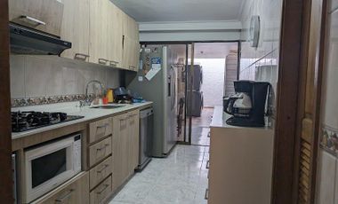 Vendo casa de dos niveles en Medellín barrio Belén la Palma