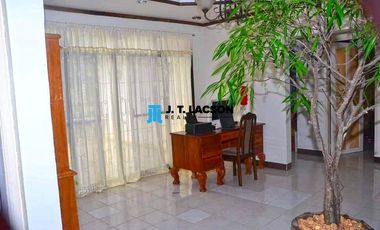 5 Bedroom House for Sale with Big Lawn in Dumaguete City