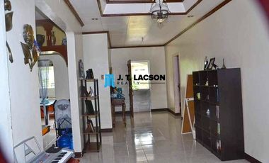 5 Bedroom House for Sale with Big Lawn in Dumaguete City