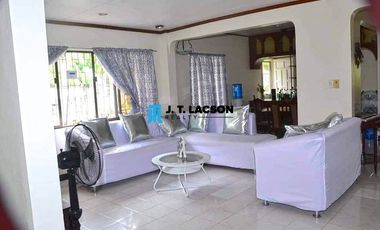 5 Bedroom House for Sale with Big Lawn in Dumaguete City