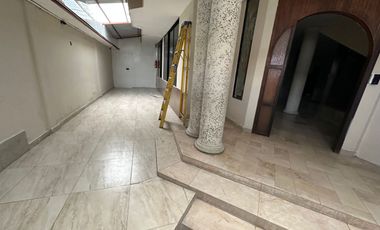 ALQUILO CASA AMPLIA EN GARZOTA