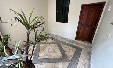 ALQUILO CASA AMPLIA EN GARZOTA