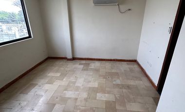 ALQUILO CASA AMPLIA EN GARZOTA