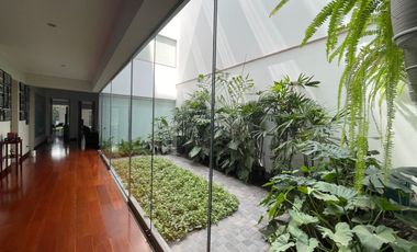 Venta Moderno y Amplio Departamento en Primer Piso Frente Al Golf Los Incas.