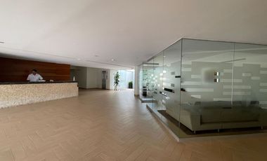 Venta Moderno y Amplio Departamento en Primer Piso Frente Al Golf Los Incas.