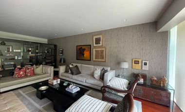 Venta Moderno y Amplio Departamento en Primer Piso Frente Al Golf Los Incas.