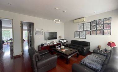 Venta Moderno y Amplio Departamento en Primer Piso Frente Al Golf Los Incas.