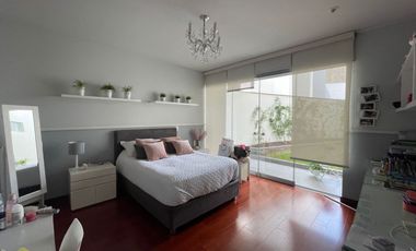 Venta Moderno y Amplio Departamento en Primer Piso Frente Al Golf Los Incas.