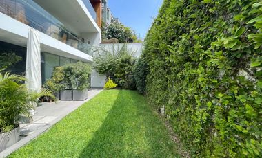 Venta Moderno y Amplio Departamento en Primer Piso Frente Al Golf Los Incas.