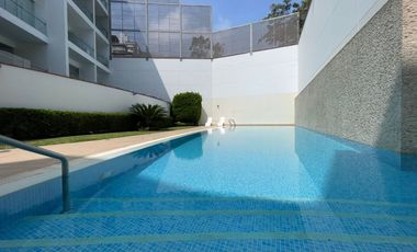 Venta Moderno y Amplio Departamento en Primer Piso Frente Al Golf Los Incas.