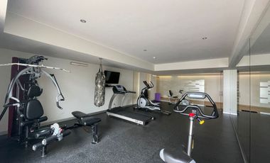 Venta Moderno y Amplio Departamento en Primer Piso Frente Al Golf Los Incas.