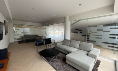 Venta Moderno y Amplio Departamento en Primer Piso Frente Al Golf Los Incas.