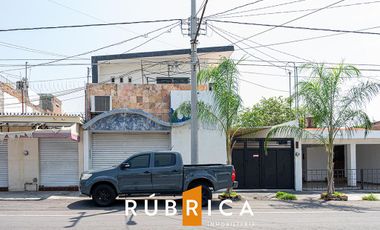 Casa en Venta con 2 locales comerciales en colonia El Moralete, Colima, Colima.