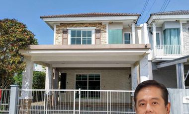 2-storey townhome for sale in the Villaggio Pinklao-Salaya Concept project, the only Style Urban Cottage project on Pinklao-Salaya location. from Land and Houses