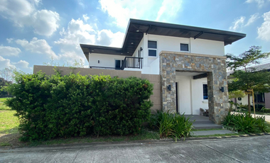 5 BEDROOMS HOUSE AND LOT WITH SWIMMING POOL FOR RENT IN ANUNAS, ANGELES CITY PAMPANGA NEAR CLARK
