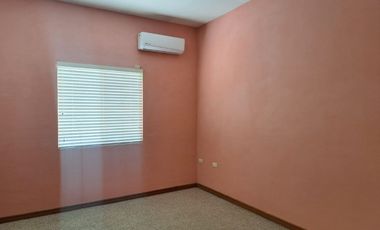 SE RENTA CASA PASEO DE LOS NOGALES ZONA DORADA . CASA SEMI AMUEBLADA