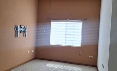 SE RENTA CASA PASEO DE LOS NOGALES ZONA DORADA . CASA SEMI AMUEBLADA