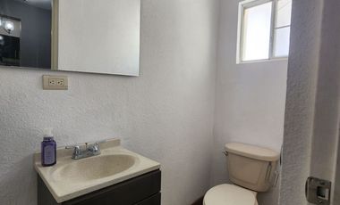 SE RENTA CASA PASEO DE LOS NOGALES ZONA DORADA . CASA SEMI AMUEBLADA