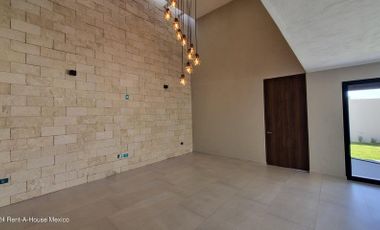 Casa en preventa 3 rec. con baño completo c/u, amplio jardín y cuarto de servicio en San Miguel de Allende