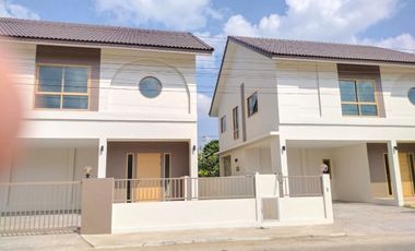 🏠 Brand new Two-story house for Rent !!
