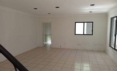 CASA en circuirto cerrado, excelentes acabados con depto independiente.