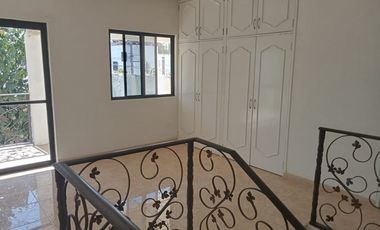 CASA en circuirto cerrado, excelentes acabados con depto independiente.