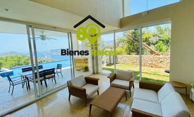 Villa en venta de 4 recámaras con alberca en Acapulco