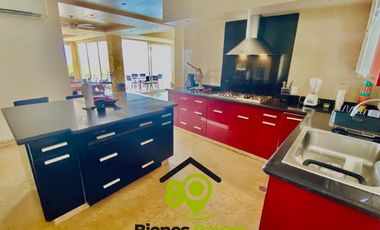 Villa en venta de 4 recámaras con alberca en Acapulco