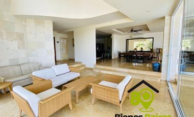 Villa en venta de 4 recámaras con alberca en Acapulco