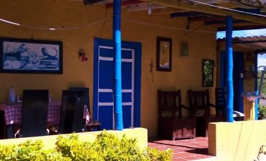 FINCA ASEQUIBLE PLANA E INCLINADA EN EL PEÑOL ANTIOQUIA COLOMBIA.