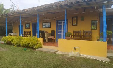 FINCA ASEQUIBLE PLANA E INCLINADA EN EL PEÑOL ANTIOQUIA COLOMBIA.