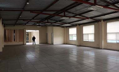 SE RENTA EDIFICIO COMERCIAL EN CAMELINAS A UNOS METROS DE TELCEL
