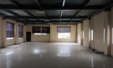 SE RENTA EDIFICIO COMERCIAL EN CAMELINAS A UNOS METROS DE TELCEL