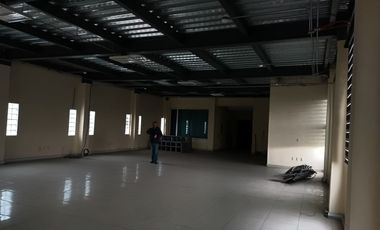 SE RENTA EDIFICIO COMERCIAL EN CAMELINAS A UNOS METROS DE TELCEL