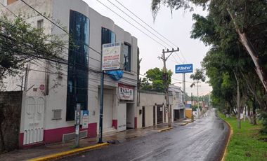 SE RENTA EDIFICIO COMERCIAL EN CAMELINAS A UNOS METROS DE TELCEL
